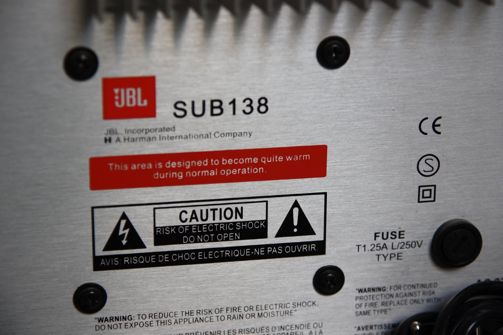 AudioBaza: JBL Sub 138 - Active Subwoofer